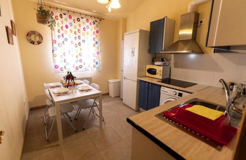 Genil Apartment | 'Central Apartment Granada' with Shared Terrace, Wi-Fi and Air Conditioning
