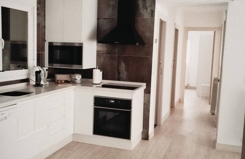 Granada City Center Condo | Central apartment in a quiet area, free parking, wifi, 10minute from cathedral
