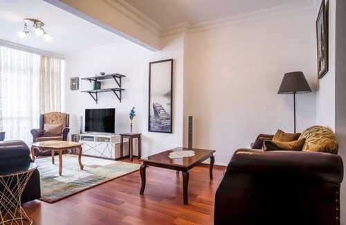 Bakırkoy Apartment | Central Flat w Balcony 1 min to Carousel Mall