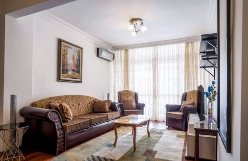 Bakırkoy Apartment | Central Flat w Balcony 1 min to Carousel Mall