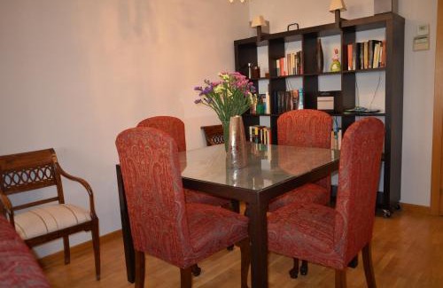 Plaza de Toros-Doctores-San Lazaro Apartment | Central, Spacious Parking