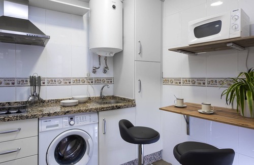 Central District Apartment | Charming Apartment Suited for Couples. Reyes Catolicos