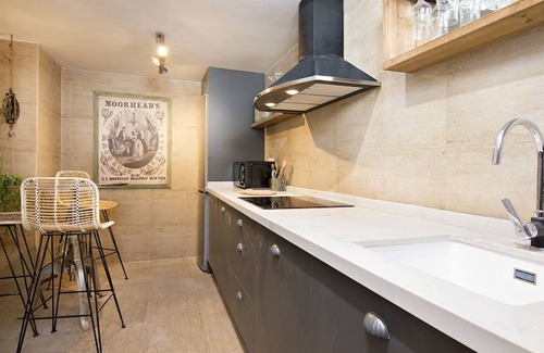 Central District Apartment | Chezmoihomes Cathedral Apartment 1BR