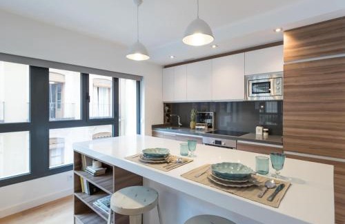 Central District Apartment | Chezmoihomes Plaza Nueva Deluxe