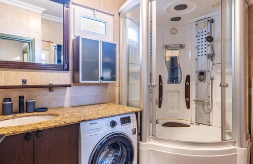 Uskudar Apartment | Chic Flat w Balcony BBQ 10 min to Emaar in Uskudar