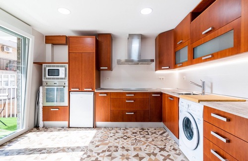 Cervantes Apartment | Cozy apartment in Granada, central location, close to Alhambra, WiFi, quality beds, 3 bedrooms