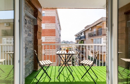 Cervantes Apartment | Cozy apartment in Granada, central location, close to Alhambra, WiFi, quality beds, 3 bedrooms