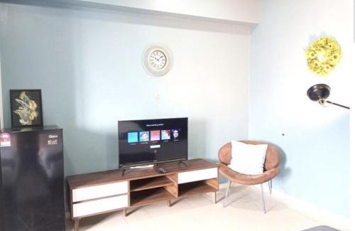 Cyberjaya Apartment | F1-13-21 Blue LagoonTamarind2Queed BedWIFINETFLIXFreeParking