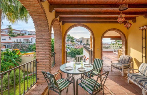 Almunecar Villa | Fab 6 bed villa with private pool 300m from beach