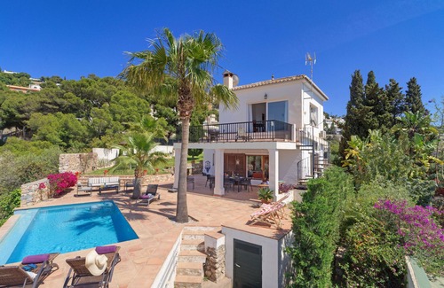 Almunecar Villa | Fabulous 4 bedroom villa with private pool and amazing views of the bay