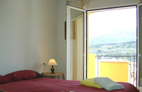 Albunuelas Apartment | House in quiet village near Granada