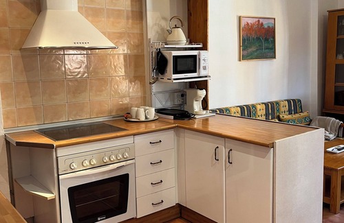 Beiro Apartment | La Torrecilla: the house on the wall