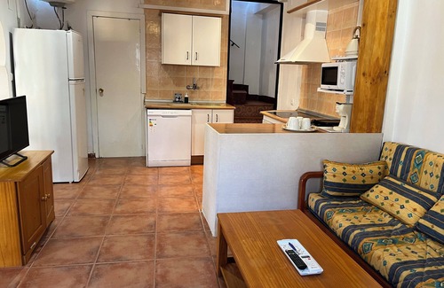 Beiro Apartment | La Torrecilla: the house on the wall