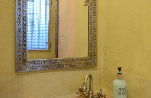 Cogollos de la Vega Bed & Breakfast | LaCasaNazari, Cogollos Vega, 25e/person, Huetor Sierra, 15km de Granada/Alhambra