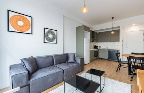 Kadikoy Apartment | Modern Flat with Fantastic City View in Kadikoy
