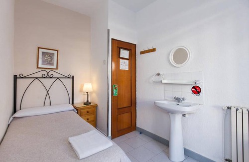 Central District House | Motel ∙ 8 guests