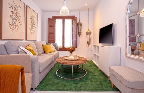 Central District Apartment | Pretty two-bedroom apartment near the Cathedral. Zacatin 203