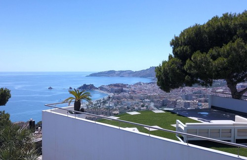 Velilla-Taramay House | Spectacular panoramic sea and mountain views, swimming pool, quiet beach on foot