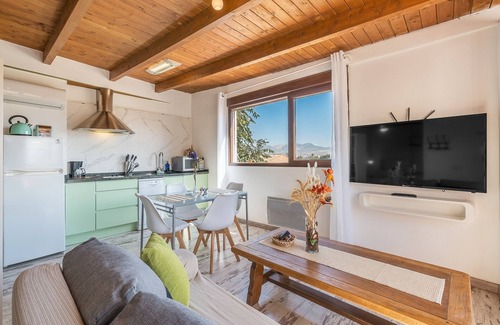 Vegas del Genil Apartment | Studio 'Mirador' with Mountain View, Wi-Fi and Air Conditioning