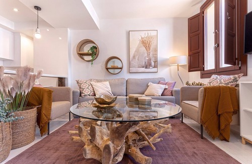 Central District Apartment | Stunning 2-bedroom apartment near Cathedral. Zacatin 303