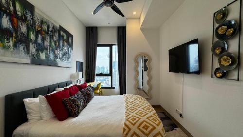 Pudu Apartment | The Modern Suite with Gorgeous Pools & KLCC VIEWS