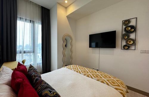 Pudu Apartment | The Modern Suite with Gorgeous Pools & KLCC VIEWS