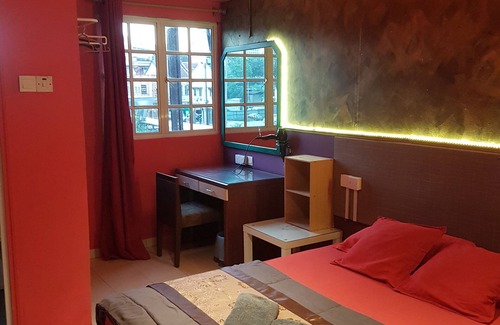 Chinatown Hostel | This hotel is next to mrt pasar seni station