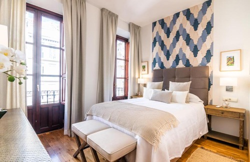 Central District Apartment | tuGuest Isabel la Catolica Apartment