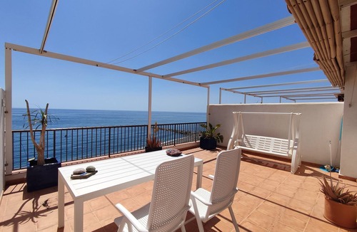 La Mamola Apartment | Ático con Vistas al mar en Primera Linea La Mamola