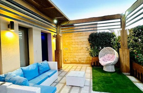 Sheikh Zayed City Apartment | استوديو مفروش فرش مودرن اسر و شباب بجاكوزي و رووف ،Modern furnished studio for families and youth with Jacuzzi and roof