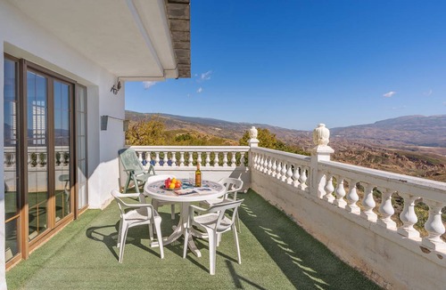 Yegen House | 120 m² House ∙ 4 bedrooms ∙ 6 guests