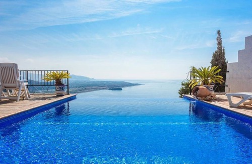 Salobrena Villa | 124 m² Villa ∙ 3 bedrooms ∙ 6 guests