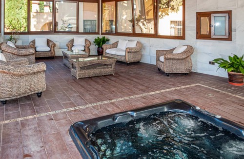 Otura House | 1300 m² House ∙ 8 bedrooms ∙ 15 guests