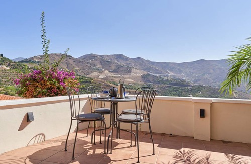 Velilla-Taramay House | 150 m² House ∙ 4 bedrooms ∙ 8 guests