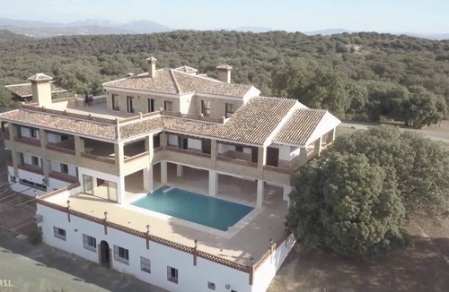 Loja House | 1500 m² House ∙ 10 bedrooms ∙ 20 guests