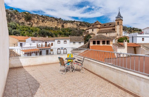 Albunuelas House | 170 m² House ∙ 5 bedrooms ∙ 8 guests