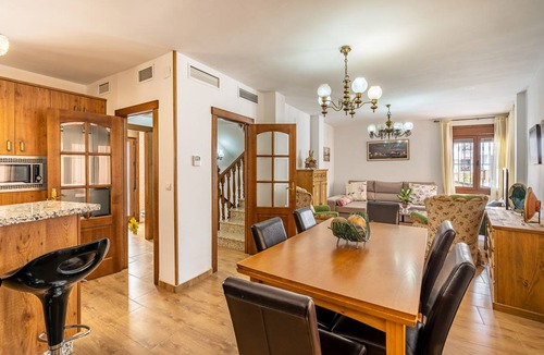 Albunuelas House | 170 m² House ∙ 5 bedrooms ∙ 8 guests