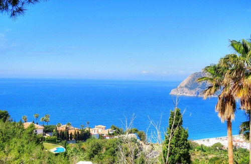 Almunecar Apartment | 2 bed ap. next to beach with communal pool and lovely views