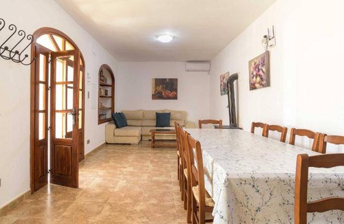 Illora House | 200 m² House ∙ 3 bedrooms ∙ 10 guests