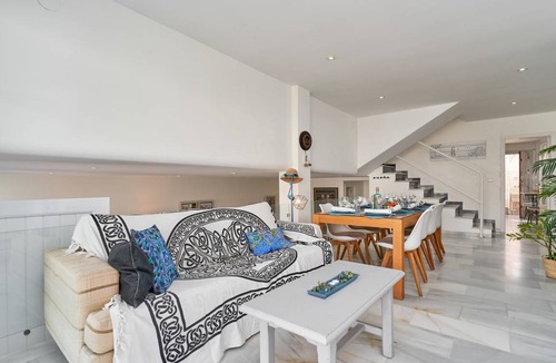 Calahonda House | 200 m² House ∙ 5 bedrooms ∙ 11 guests