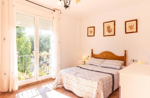 Beznar Cottage | 268 m² Cabin ∙ 6 bedrooms ∙ 12 guests