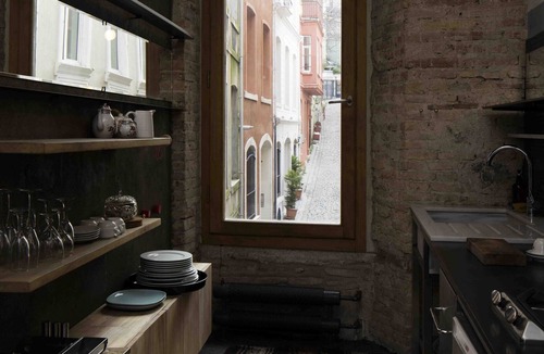 Tophane House | 2nd floor with balcony