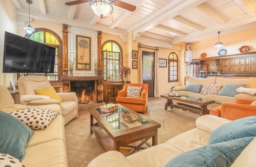Illora House | 300 m² House ∙ 6 bedrooms ∙ 14 guests