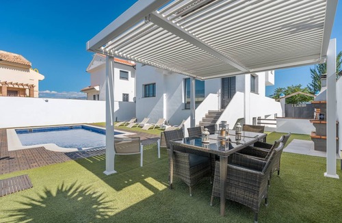 Las Gabias Villa | 300 m² Villa ∙ 3 bedrooms ∙ 6 guests