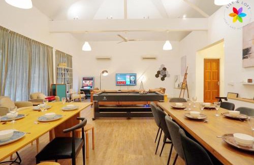 Sentul Pasar Villa | 30P White House Retreat - Pool & Event Hall