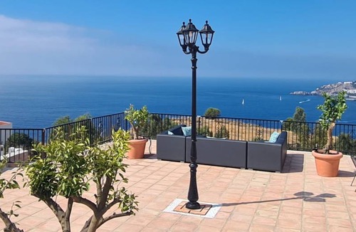 Almunecar Villa | 334 m² Villa ∙ 7 bedrooms ∙ 15 guests