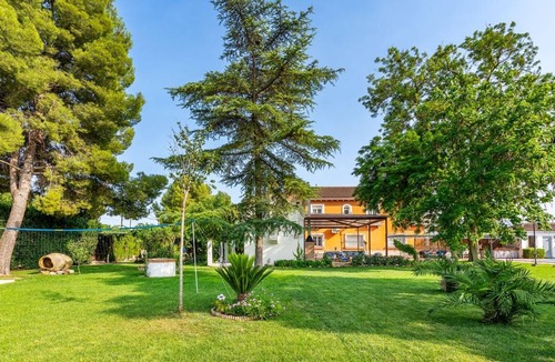 Loja House | 350 m² House ∙ 6 bedrooms ∙ 12 guests