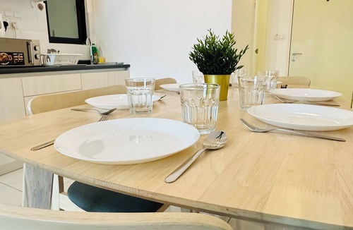Taman Pertama Condo | 36 Family Suite 7 Pax 3 Rooms Velocity Mall IKEA Short Walk to MRT & LRT Maluri