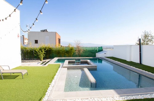 Atarfe Villa | 360 m² Villa ∙ 4 bedrooms ∙ 9 guests