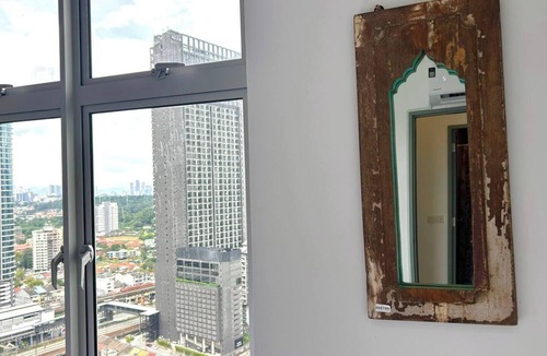 Brickfields Apartment | 3BR - KL Sentral - L26 Modern Vintage - City View
